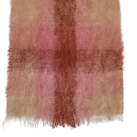 CREAGARAN MILLS Pink Plaid Mohair Fringe Scarf made in Scotland - Picture 4 of 6